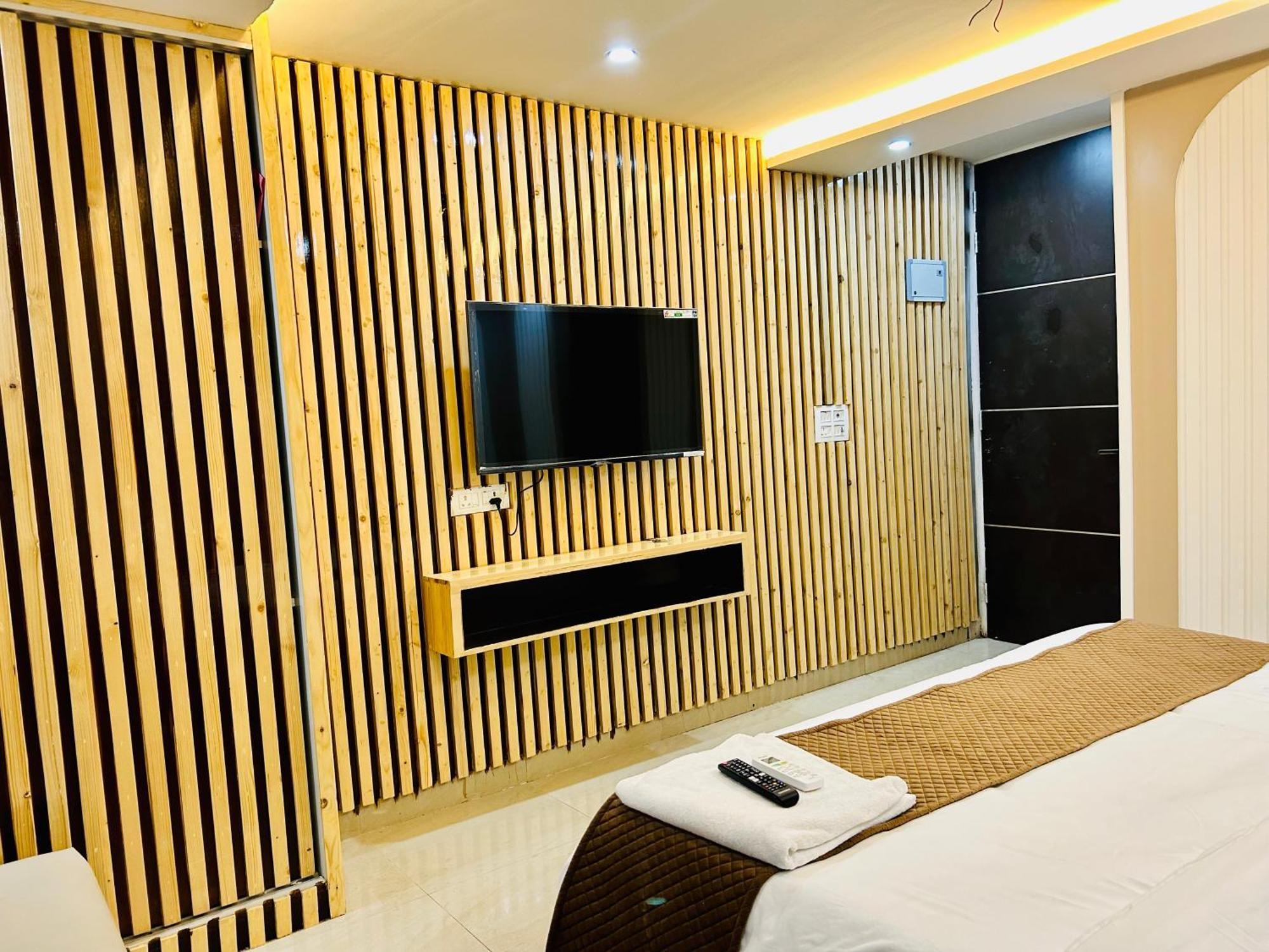 Bob Adventures Hotel Dehradun Bagian luar foto